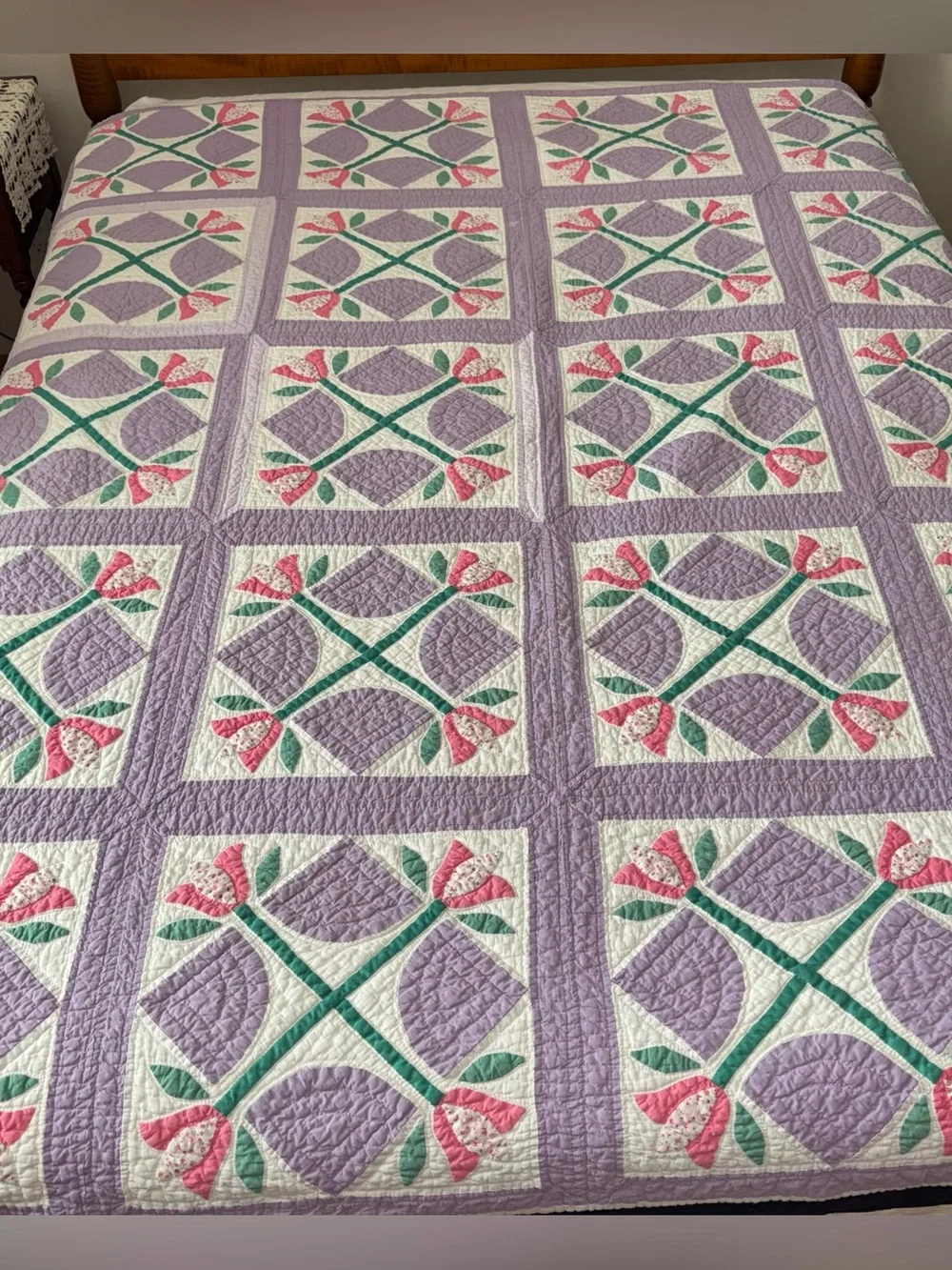Vintage Handmade Appliqué Tulip Patchwork Quilt  Lavender Pink Green 76” X 88”